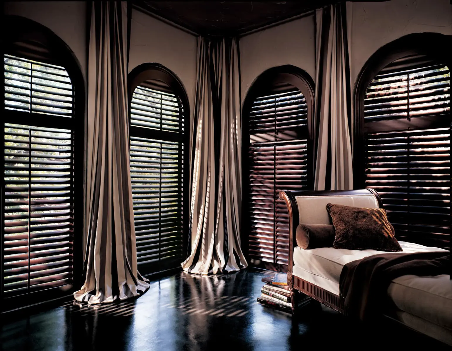 Heritance Hardwood Shutters den Heritance® Wood Shutters on tall, arched windows