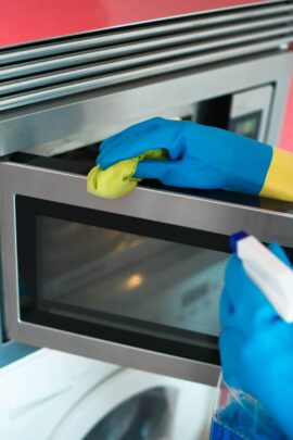 Cleaning a microwave oven